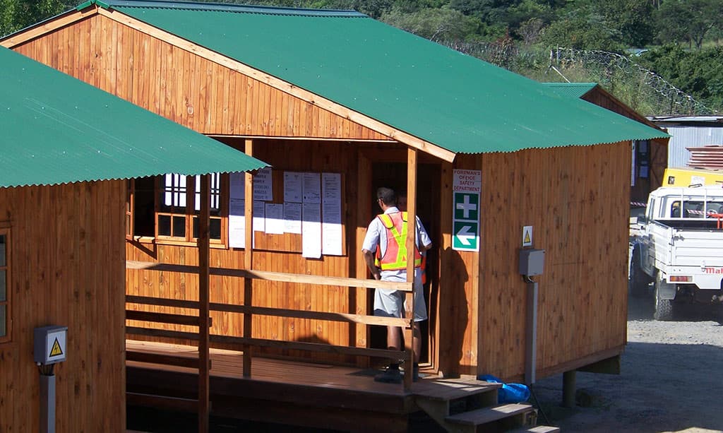 Wendy Lane team delivering and assembling a site office
